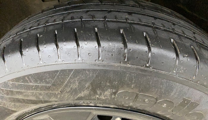 2023 Hyundai VENUE SX 1.2 KNIGHT EDITION, Petrol, Manual, 36,982 km, Left Front Tyre Tread