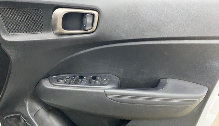 2023 Hyundai VENUE SX 1.2 KNIGHT EDITION, Petrol, Manual, 36,982 km, Driver Side Door Panels Control