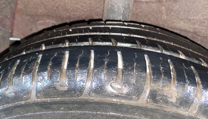 2016 Hyundai Grand i10 MAGNA 1.2 KAPPA VTVT, Petrol, Manual, 17,154 km, Right Rear Tyre Tread