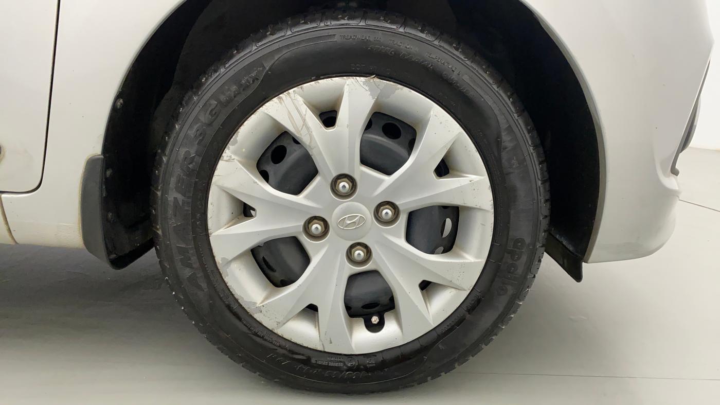 2016 Hyundai Grand i10 SPORTZ 1.2 KAPPA VTVT, Petrol, Manual, 22,111 km, Right Front Wheel