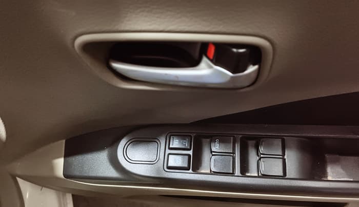 2015 Maruti Celerio VXI CNG, CNG, Manual, 1,29,816 km, Driver Side Door Panels Control
