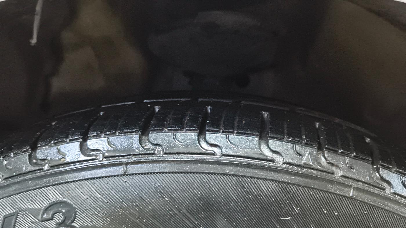2015 Maruti Celerio VXI CNG, CNG, Manual, 1,29,816 km, Left Front Tyre Tread