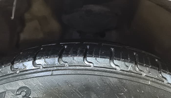2015 Maruti Celerio VXI CNG, CNG, Manual, 1,29,816 km, Left Front Tyre Tread