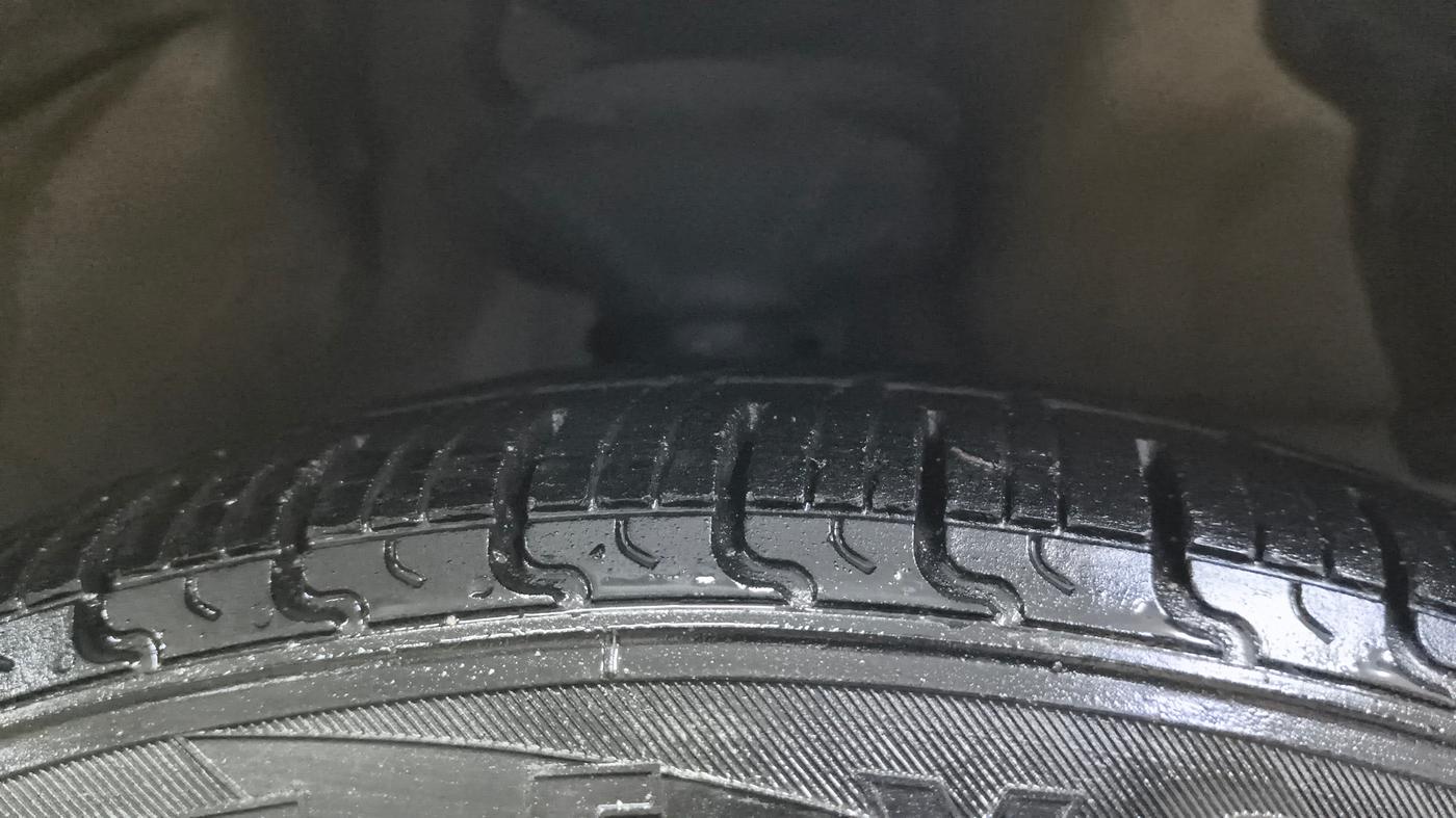 2015 Maruti Celerio VXI CNG, CNG, Manual, 1,29,816 km, Right Front Tyre Tread