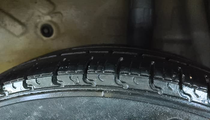 2015 Maruti Celerio VXI CNG, CNG, Manual, 1,29,816 km, Left Rear Tyre Tread