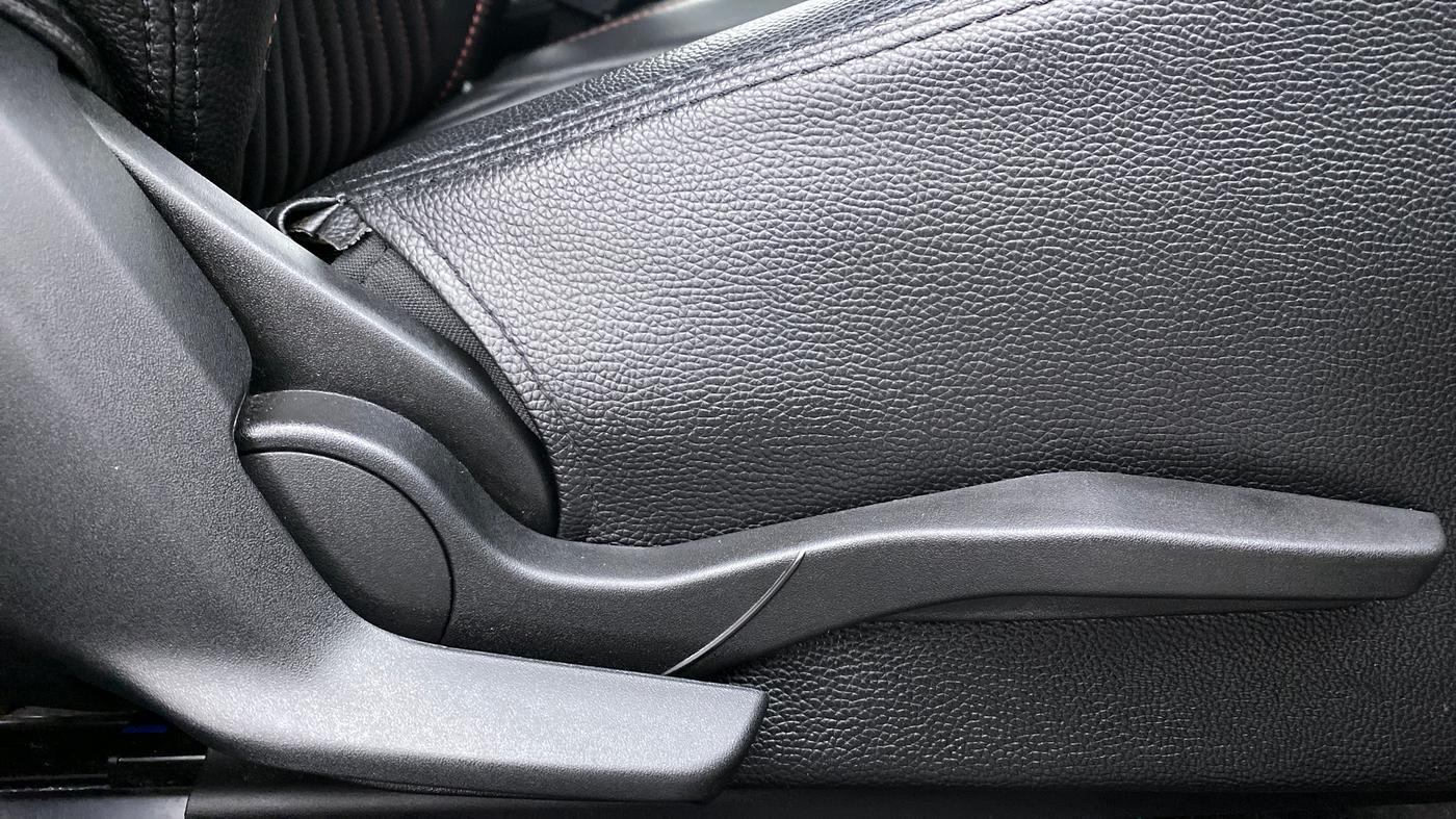 2019 Maruti Swift VXI D, Petrol, Manual, 28,615 km, Driver Side Adjustment Panel