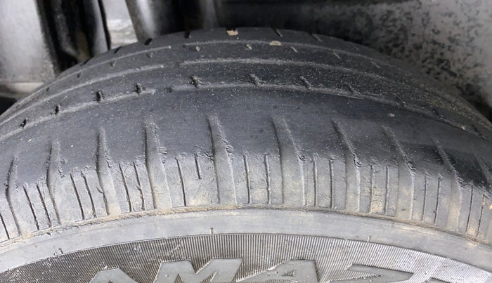 2018 Maruti Dzire ZDI PLUS AMT, Diesel, Automatic, 91,516 km, Right Rear Tyre Tread