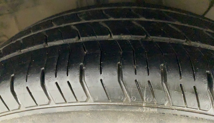 2018 Hyundai Elite i20 ASTA 1.2, Petrol, Manual, 81,844 km, Right Front Tyre Tread