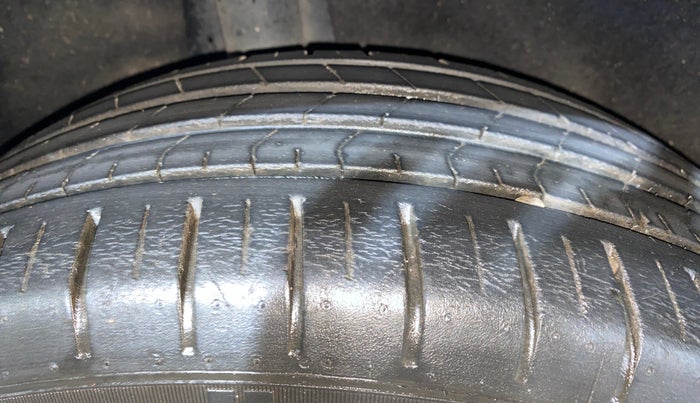 2020 Maruti Baleno ZETA PETROL 1.2, Petrol, Manual, 33,897 km, Right Rear Tyre Tread