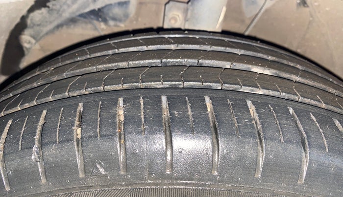 2020 Maruti Baleno ZETA PETROL 1.2, Petrol, Manual, 33,897 km, Left Front Tyre Tread