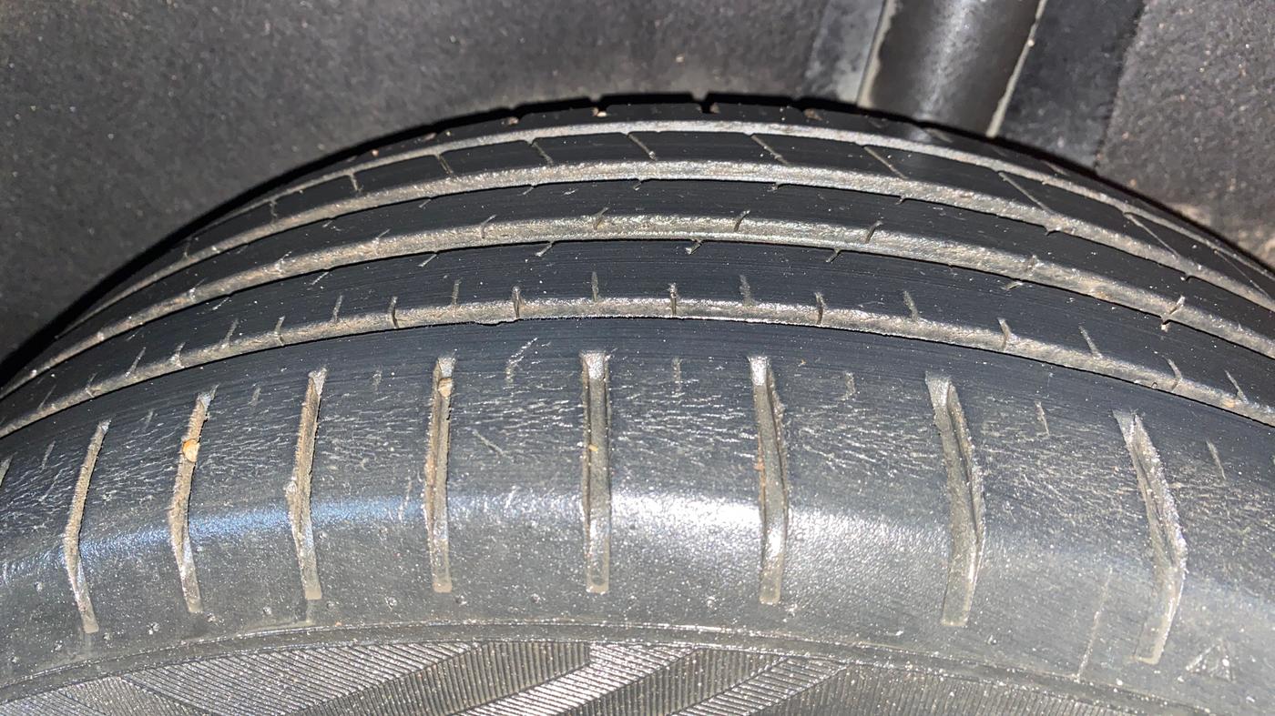 2020 Maruti Baleno ZETA PETROL 1.2, Petrol, Manual, 33,897 km, Left Rear Tyre Tread