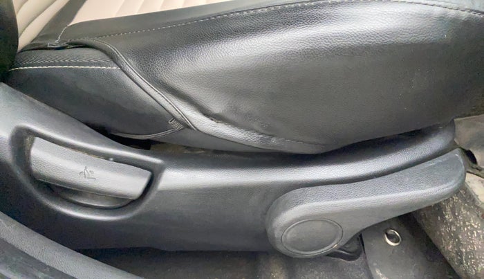 2018 Hyundai Grand i10 ASTA 1.2 KAPPA VTVT, Petrol, Manual, 38,564 km, Driver Side Adjustment Panel
