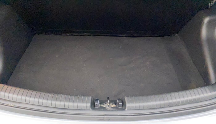 2018 Hyundai Grand i10 ASTA 1.2 KAPPA VTVT, Petrol, Manual, 38,564 km, Boot Inside