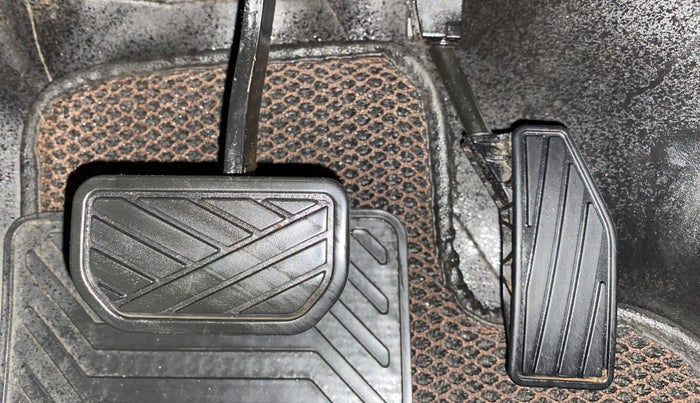 2020 Maruti XL6 ALPHA AT SHVS, Petrol, Automatic, 45,080 km, Pedals