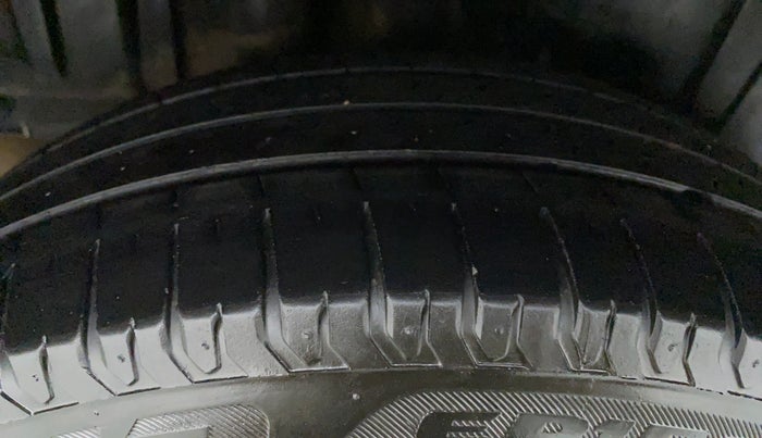 2020 Maruti XL6 ALPHA AT SHVS, Petrol, Automatic, 45,080 km, Right Rear Tyre Tread