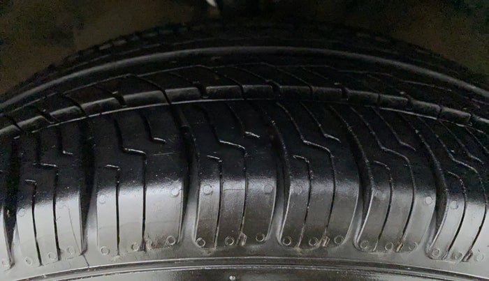 2020 Maruti XL6 ALPHA AT SHVS, Petrol, Automatic, 45,080 km, Right Front Tyre Tread