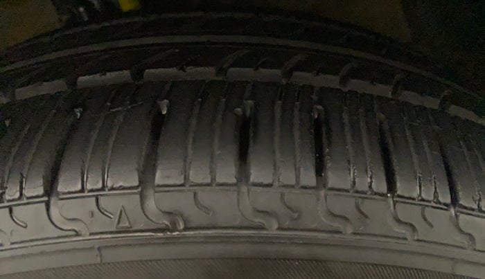 2016 Maruti Ertiga VDI SHVS, Diesel, Manual, 68,384 km, Left Front Tyre Tread