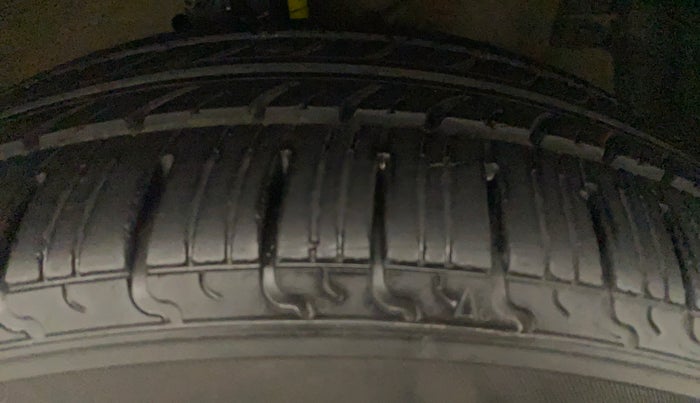 2016 Maruti Ertiga VDI SHVS, Diesel, Manual, 68,384 km, Left Rear Tyre Tread