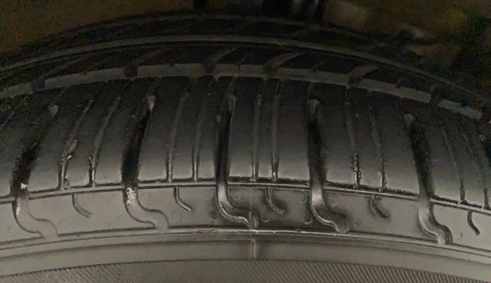 2016 Maruti Ertiga VDI SHVS, Diesel, Manual, 68,384 km, Right Rear Tyre Tread