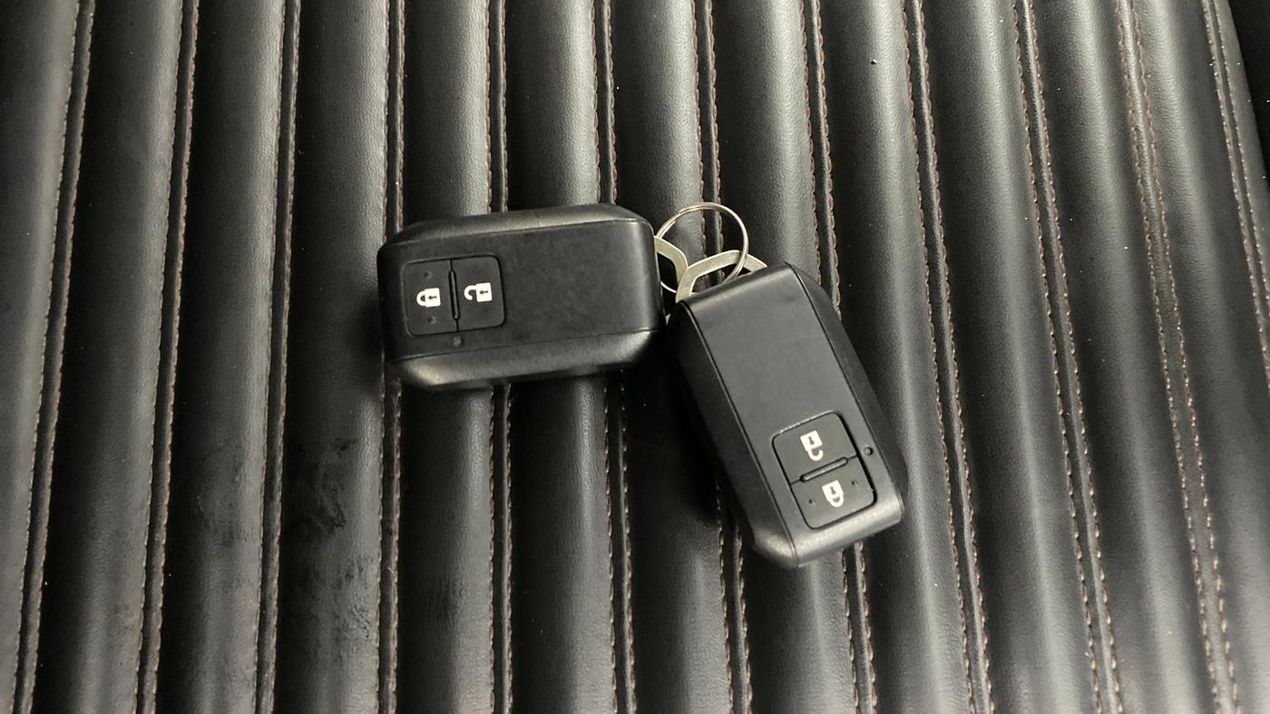 2025 Maruti Grand Vitara DELTA SMART HYBRID, Petrol, Manual, 9,324 km, Key Close Up