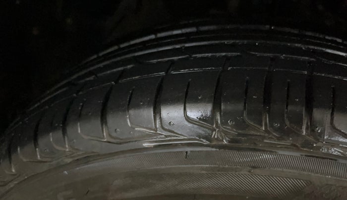 2018 Tata NEXON XM PETROL, Petrol, Manual, 45,541 km, Right Front Tyre Tread