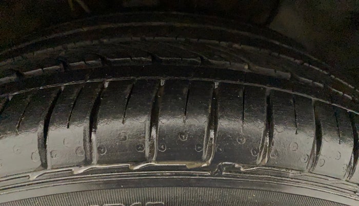 2015 Hyundai Elite i20 ASTA 1.2, Petrol, Manual, 27,696 km, Right Front Tyre Tread