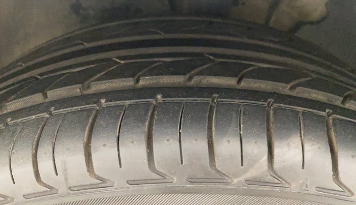 2013 Volkswagen Jetta COMFORTLINE TSI, Petrol, Manual, 1,09,357 km, Left Front Tyre Tread