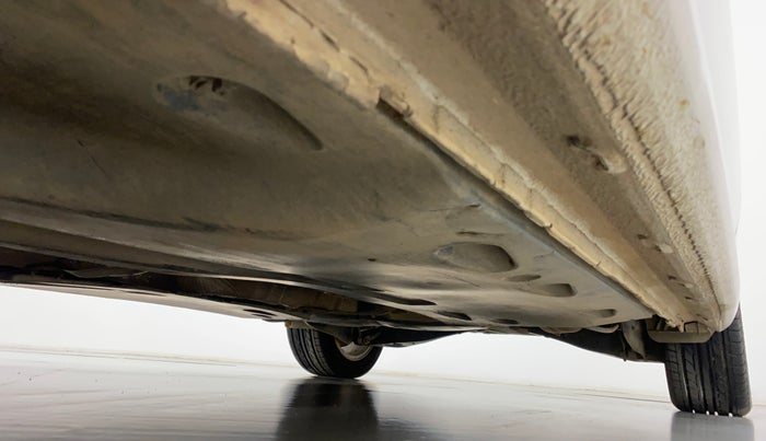 2013 Volkswagen Jetta COMFORTLINE TSI, Petrol, Manual, 1,09,357 km, Right Side Underbody
