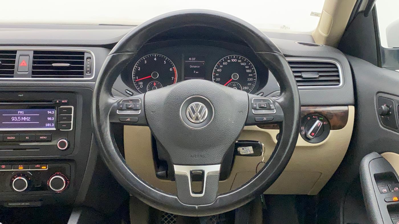 2013 Volkswagen Jetta COMFORTLINE TSI, Petrol, Manual, 1,09,357 km, Steering Wheel Close Up