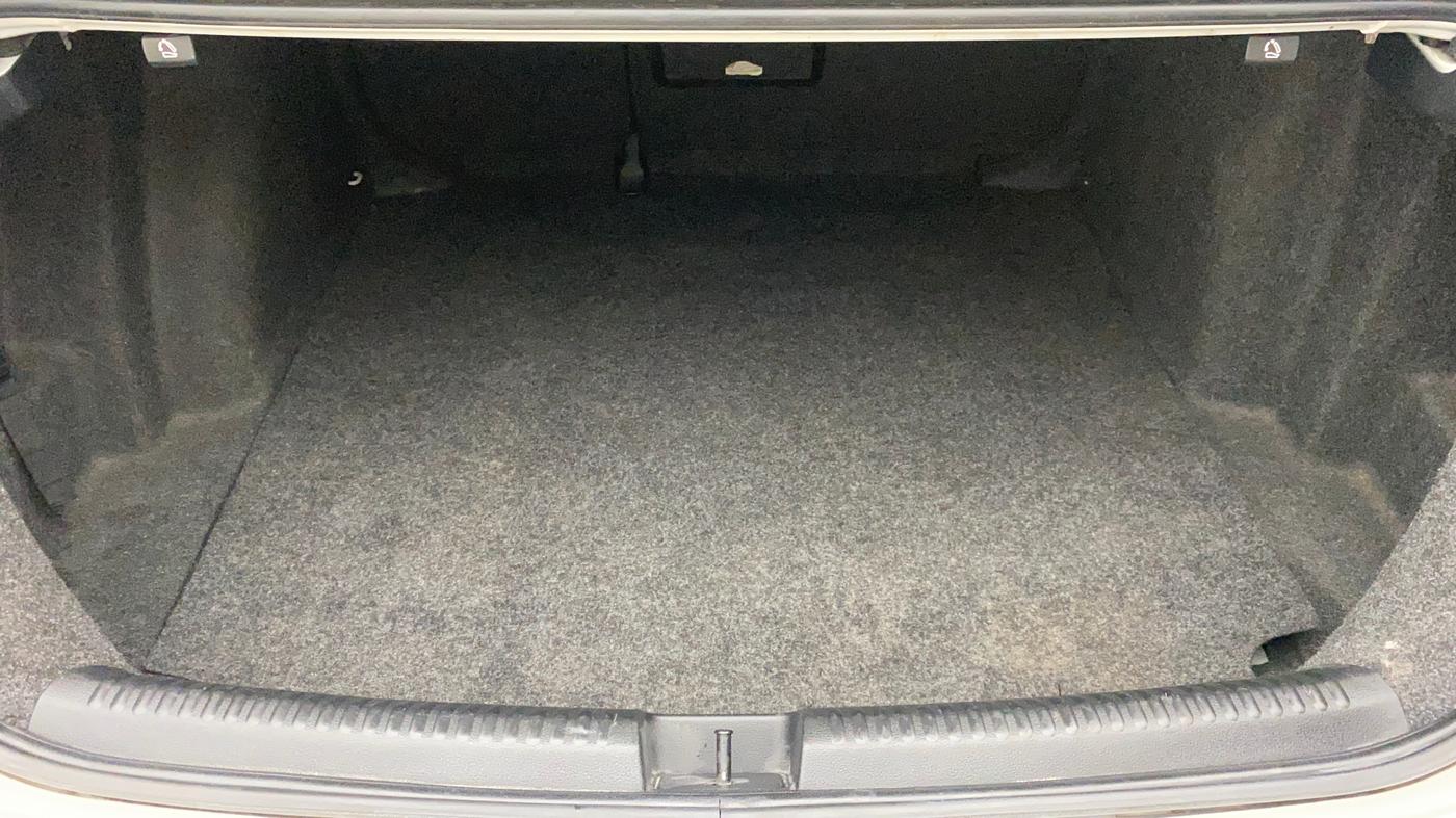 2013 Volkswagen Jetta COMFORTLINE TSI, Petrol, Manual, 1,09,357 km, Boot Inside