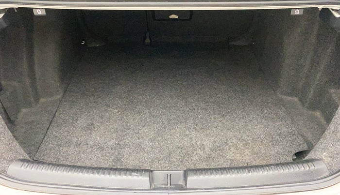 2013 Volkswagen Jetta COMFORTLINE TSI, Petrol, Manual, 1,09,357 km, Boot Inside