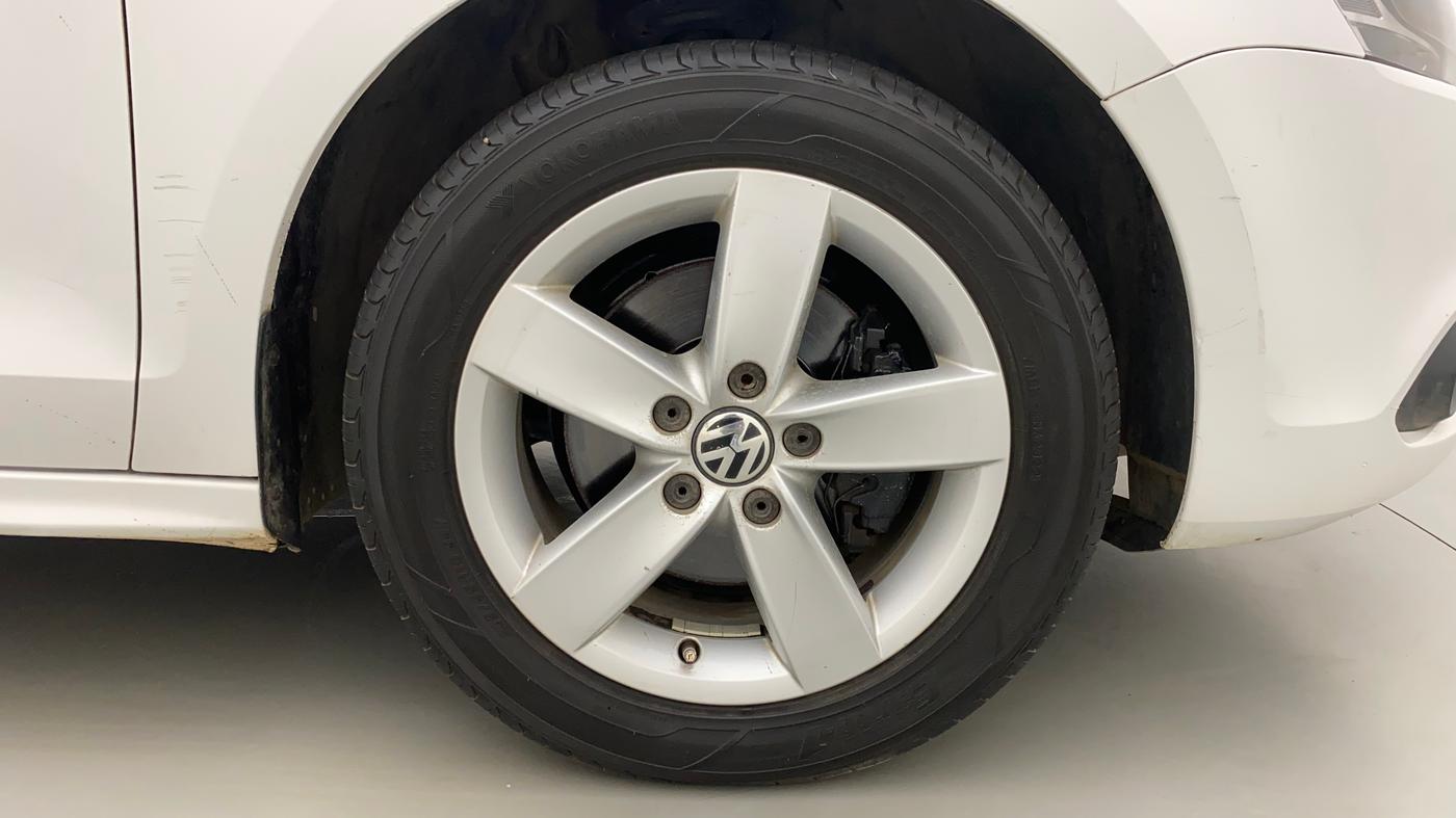 2013 Volkswagen Jetta COMFORTLINE TSI, Petrol, Manual, 1,09,357 km, Right Front Wheel