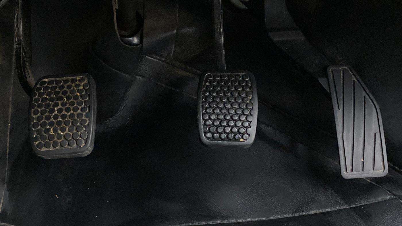2019 Maruti Alto VXI, CNG, Manual, 30,561 km, Pedals