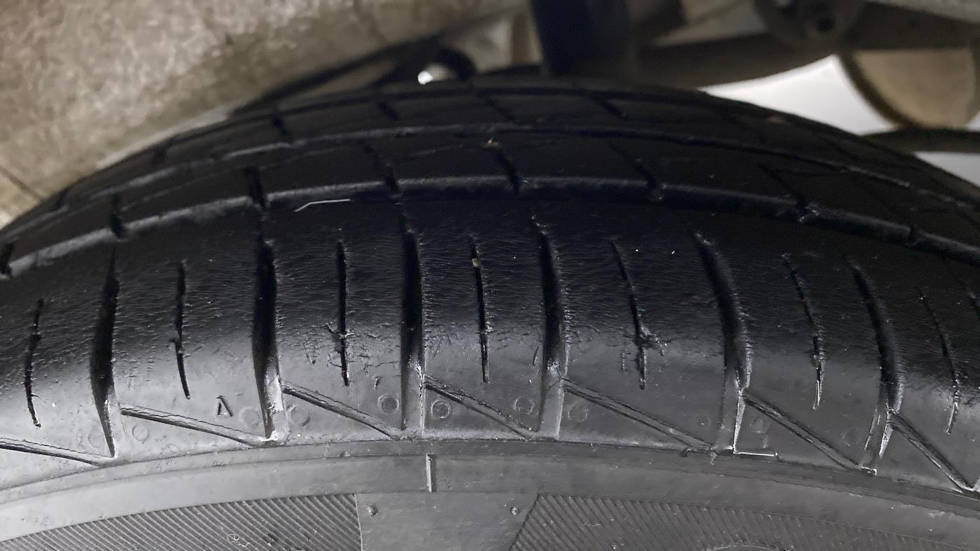 2019 Maruti Alto VXI, CNG, Manual, 30,561 km, Right Rear Tyre Tread
