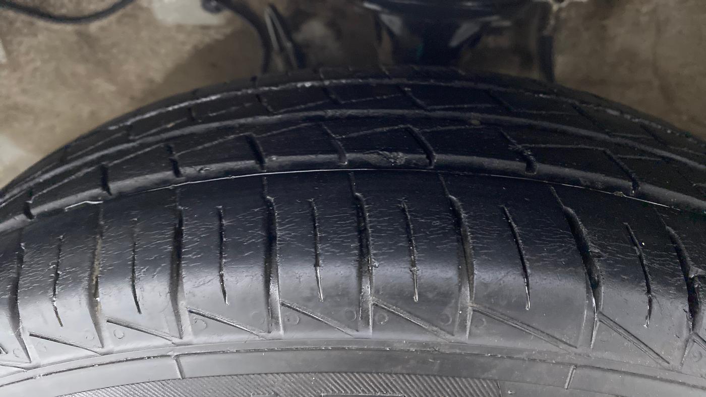 2019 Maruti Alto VXI, CNG, Manual, 30,561 km, Left Front Tyre Tread
