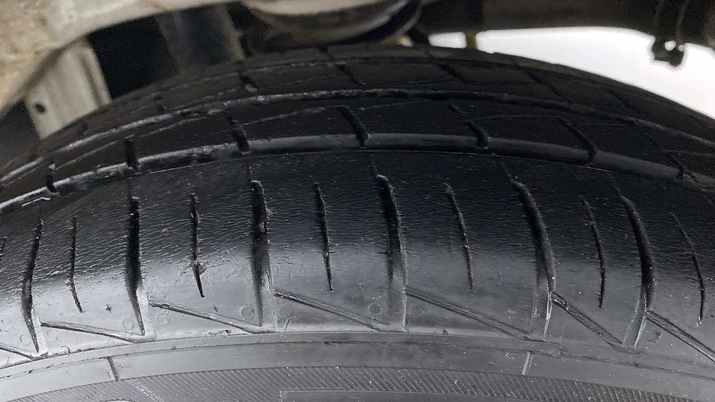 2019 Maruti Alto VXI, CNG, Manual, 30,561 km, Left Rear Tyre Tread