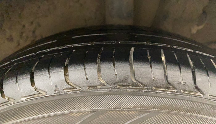 2015 Hyundai Grand i10 ASTA AT 1.2 KAPPA VTVT, Petrol, Automatic, 1,10,957 km, Left Rear Tyre Tread