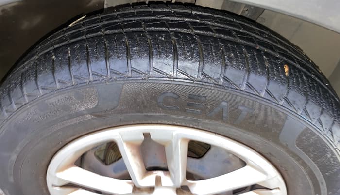 2019 Renault TRIBER RXT, Petrol, Manual, 11,487 km, Right Front Tyre Tread