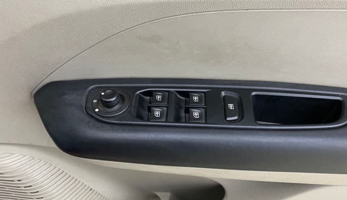 2019 Renault TRIBER RXT, Petrol, Manual, 11,487 km, Driver Side Door Panels Control