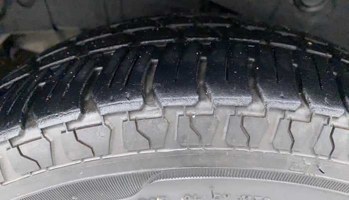 2010 Hyundai Santro Xing GLS, Petrol, Manual, 92,721 km, Right Rear Tyre Tread