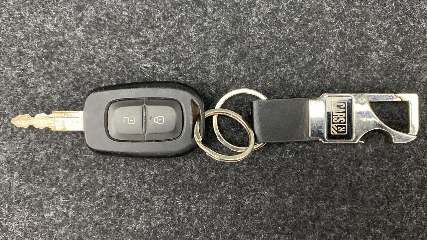 2020 Renault Kwid 1.0 RXT Opt, Petrol, Manual, 13,962 km, Key Close Up