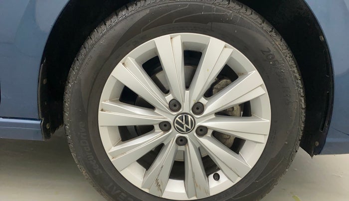 2023 Volkswagen VIRTUS HIGHLINE TSI 1.0 AT, Petrol, Automatic, 10,846 km, Right front tyre - Minor scratches