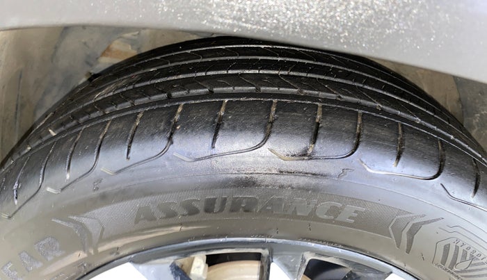 2020 MG HECTOR PLUS SHARP 1.5 PETROL TURBO DCT 6-STR, Petrol, Automatic, 60,375 km, Left Front Tyre Tread