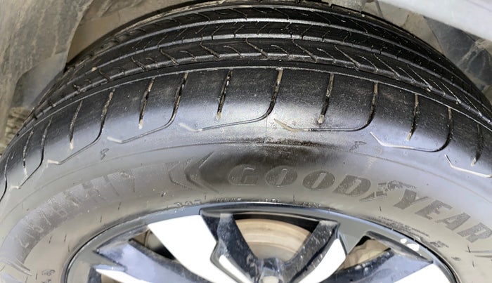 2020 MG HECTOR PLUS SHARP 1.5 PETROL TURBO DCT 6-STR, Petrol, Automatic, 60,375 km, Right Front Tyre Tread