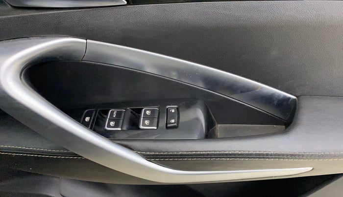 2020 MG HECTOR PLUS SHARP 1.5 PETROL TURBO DCT 6-STR, Petrol, Automatic, 60,375 km, Driver Side Door Panels Control