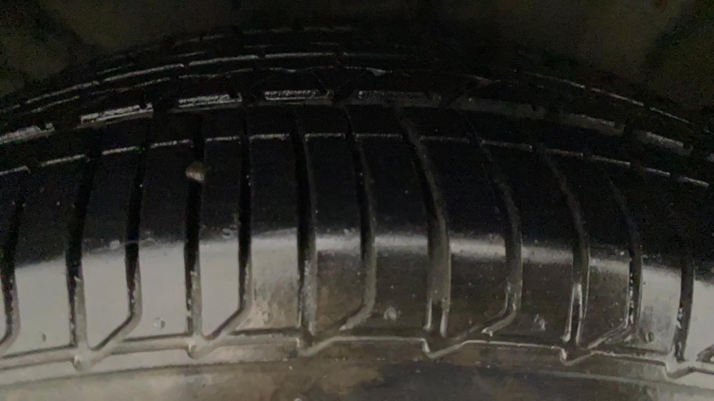 2011 Honda Civic 1.8L I-VTEC V AT SUNROOF, Petrol, Automatic, 25,976 km, Right Rear Tyre Tread