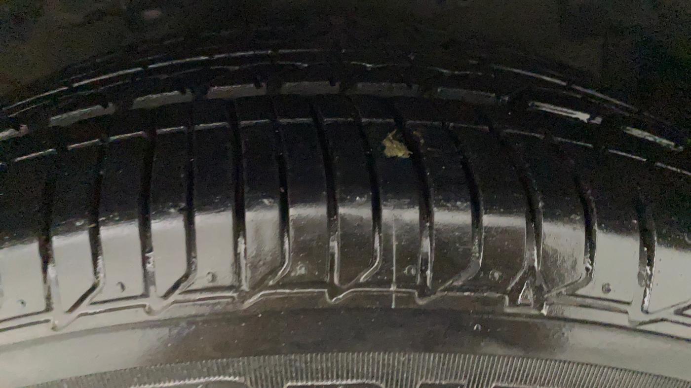 2011 Honda Civic 1.8L I-VTEC V AT SUNROOF, Petrol, Automatic, 25,976 km, Right Front Tyre Tread