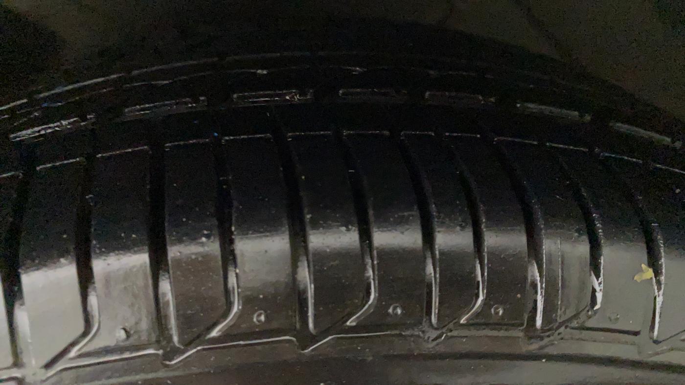 2011 Honda Civic 1.8L I-VTEC V AT SUNROOF, Petrol, Automatic, 25,976 km, Left Front Tyre Tread