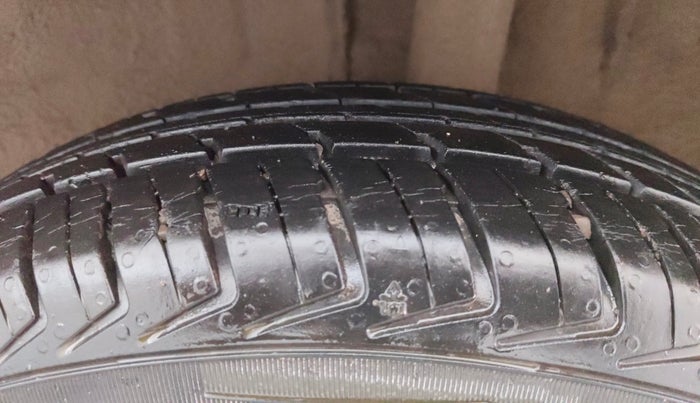 2019 Renault Kwid CLIMBER 1.0 AMT, Petrol, Automatic, 14,060 km, Left Rear Tyre Tread