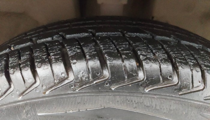 2019 Renault Kwid CLIMBER 1.0 AMT, Petrol, Automatic, 14,060 km, Right Front Tyre Tread